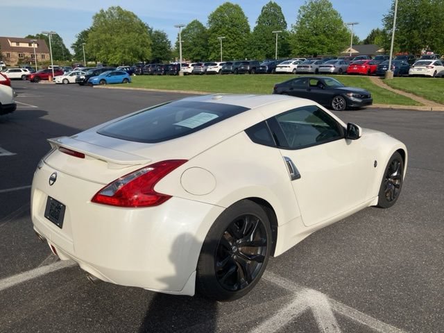 Used 2017 Nissan 370Z Touring RWD image 3