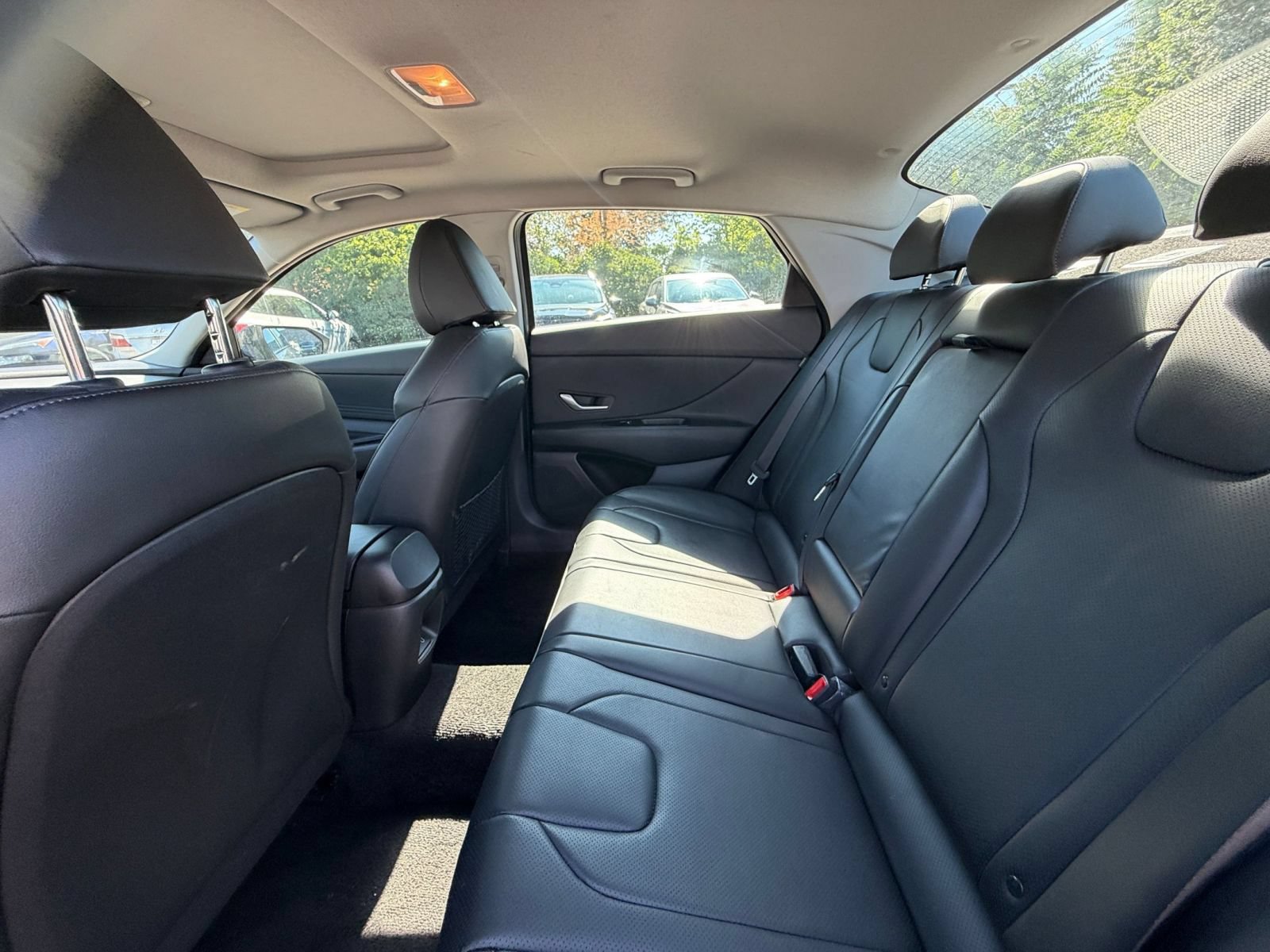 Used 2025 Hyundai Elantra Limited FWD image 25