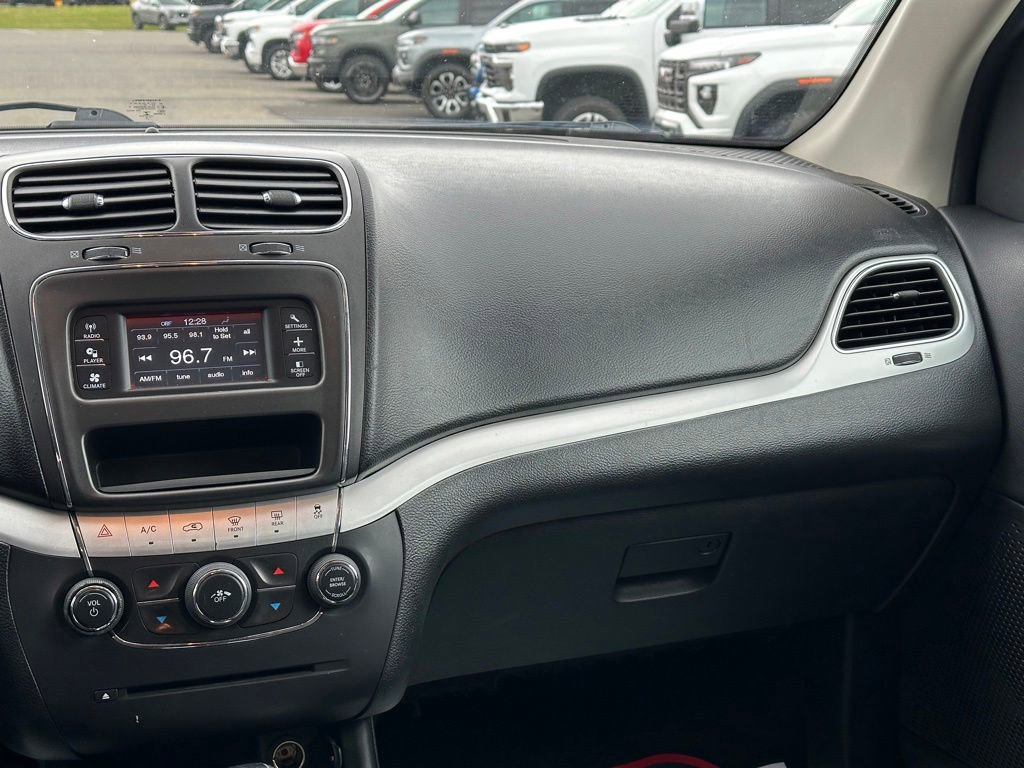 Used 2019 Dodge Journey SE w/ Blacktop Package FWD image 14