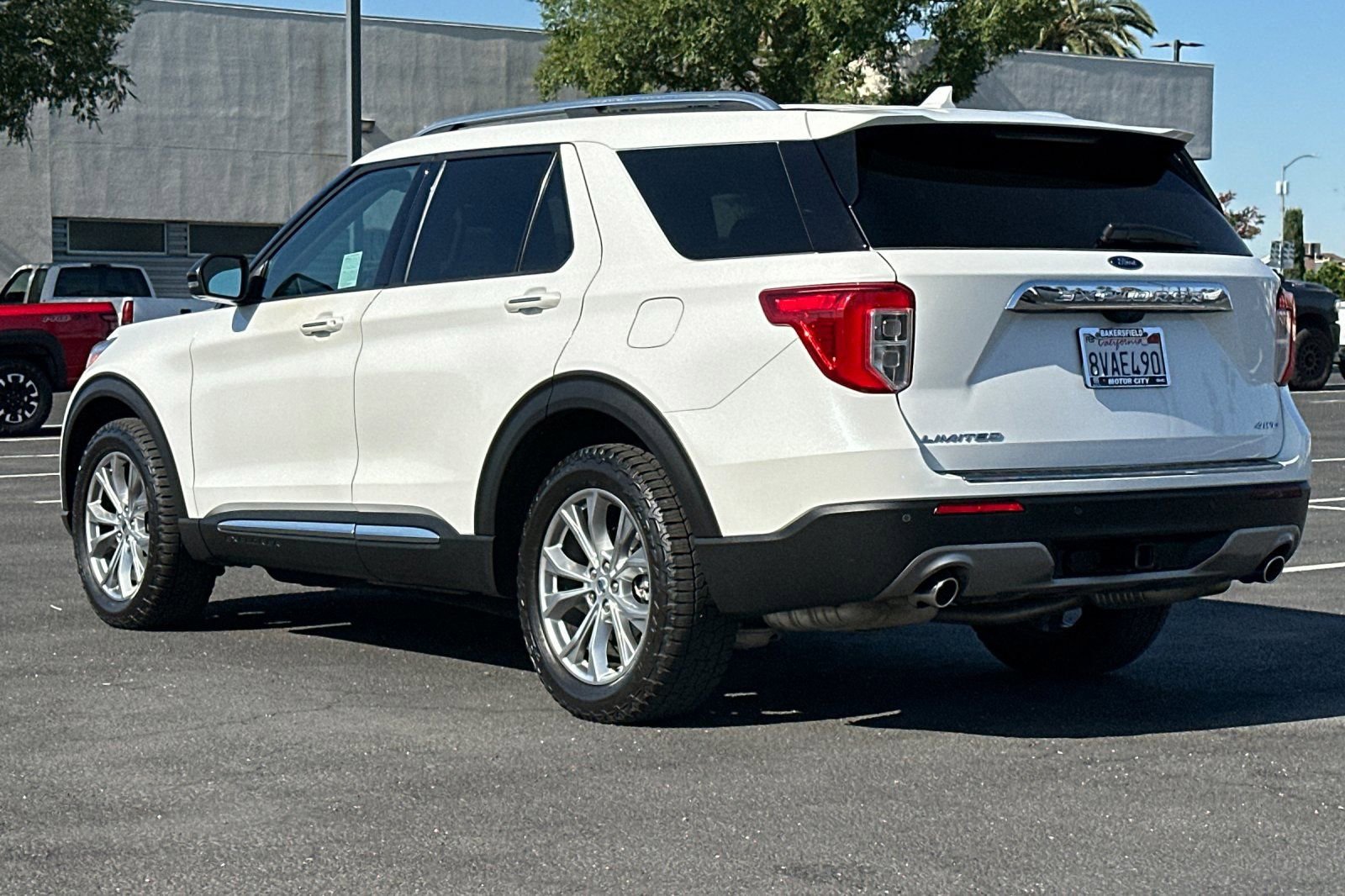 Used 2021 Ford Explorer Limited w/ Equipment Group 301A AWD/4WD image 6