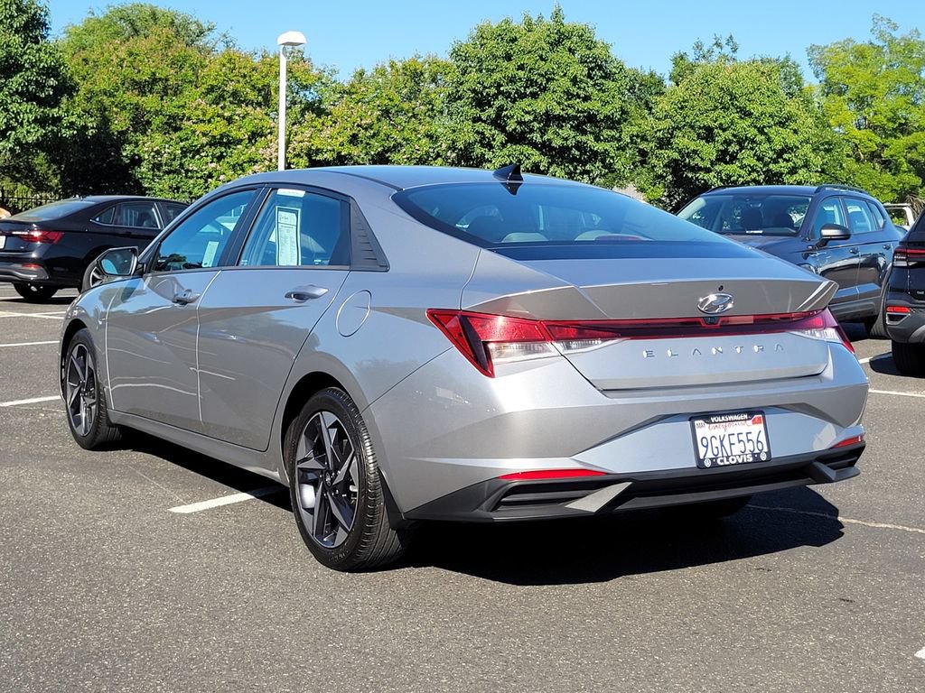 Used 2023 Hyundai Elantra SEL w/ Convenience Package FWD image 8