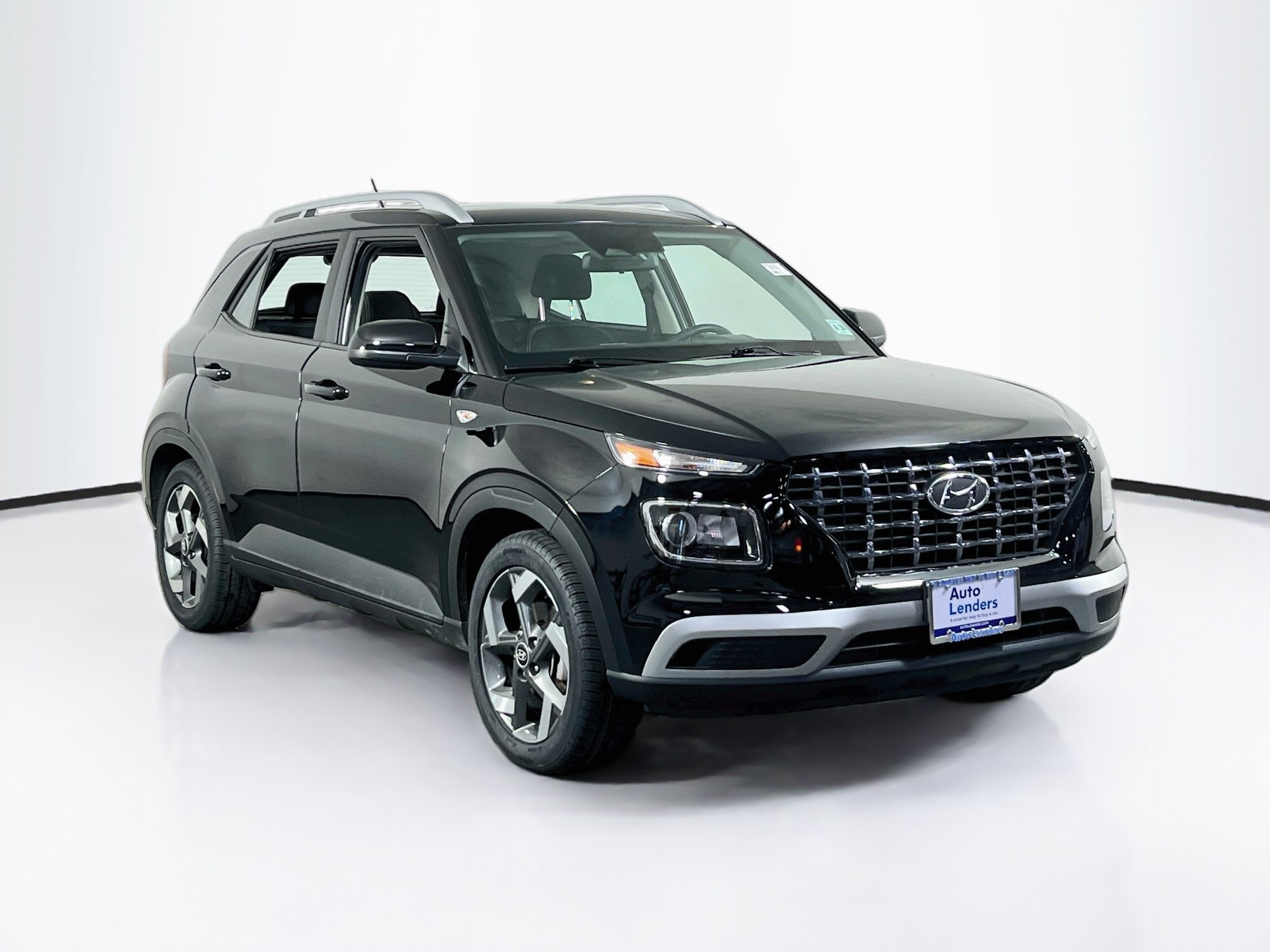 Used 2023 Hyundai Venue SEL w/ Cargo Package FWD image 3