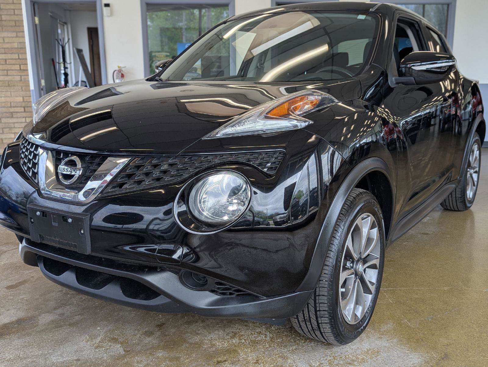 Used 2017 Nissan Juke SV AWD/4WD image 2