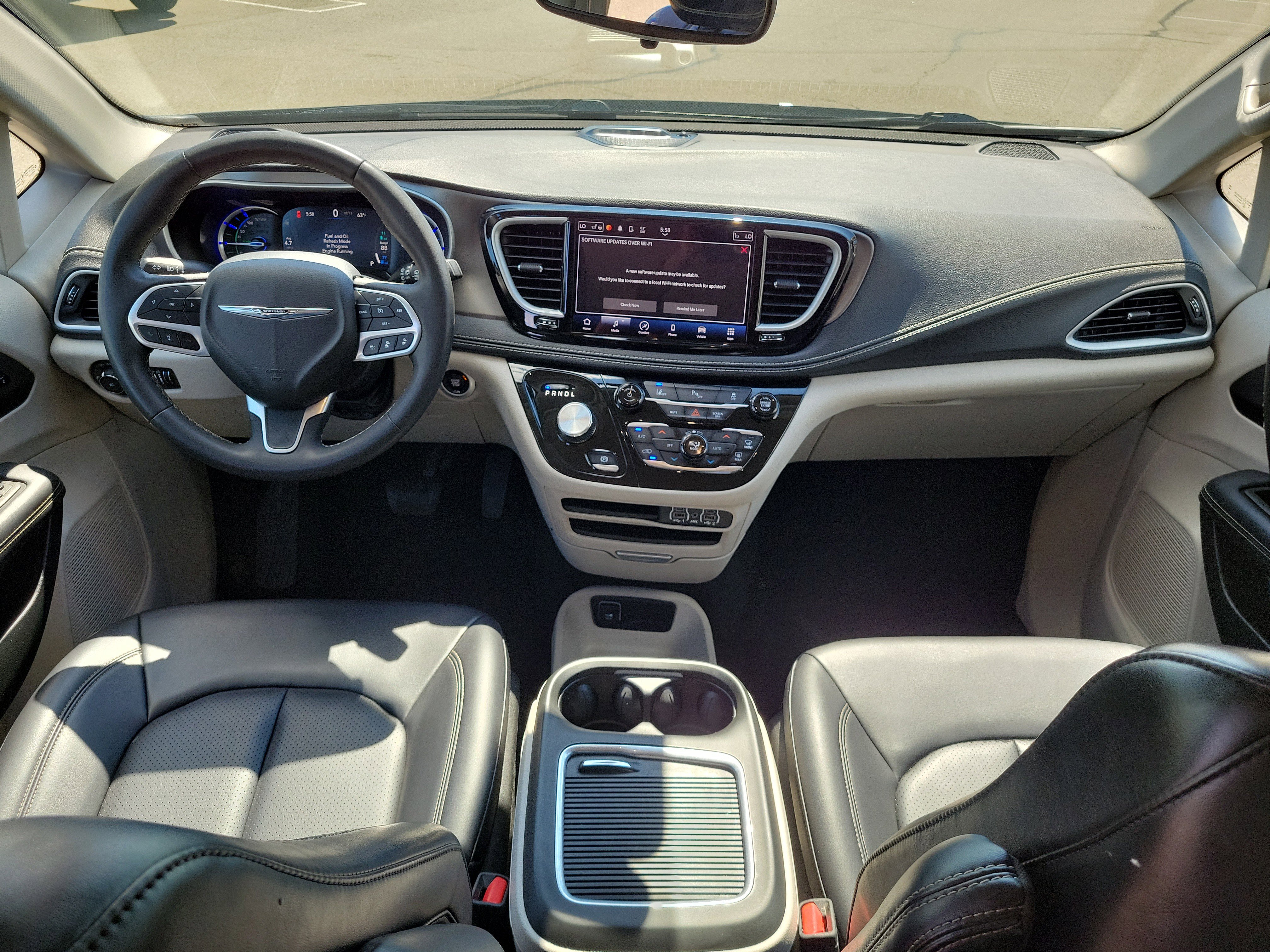 Used 2023 Chrysler Pacifica Touring-L FWD image 10