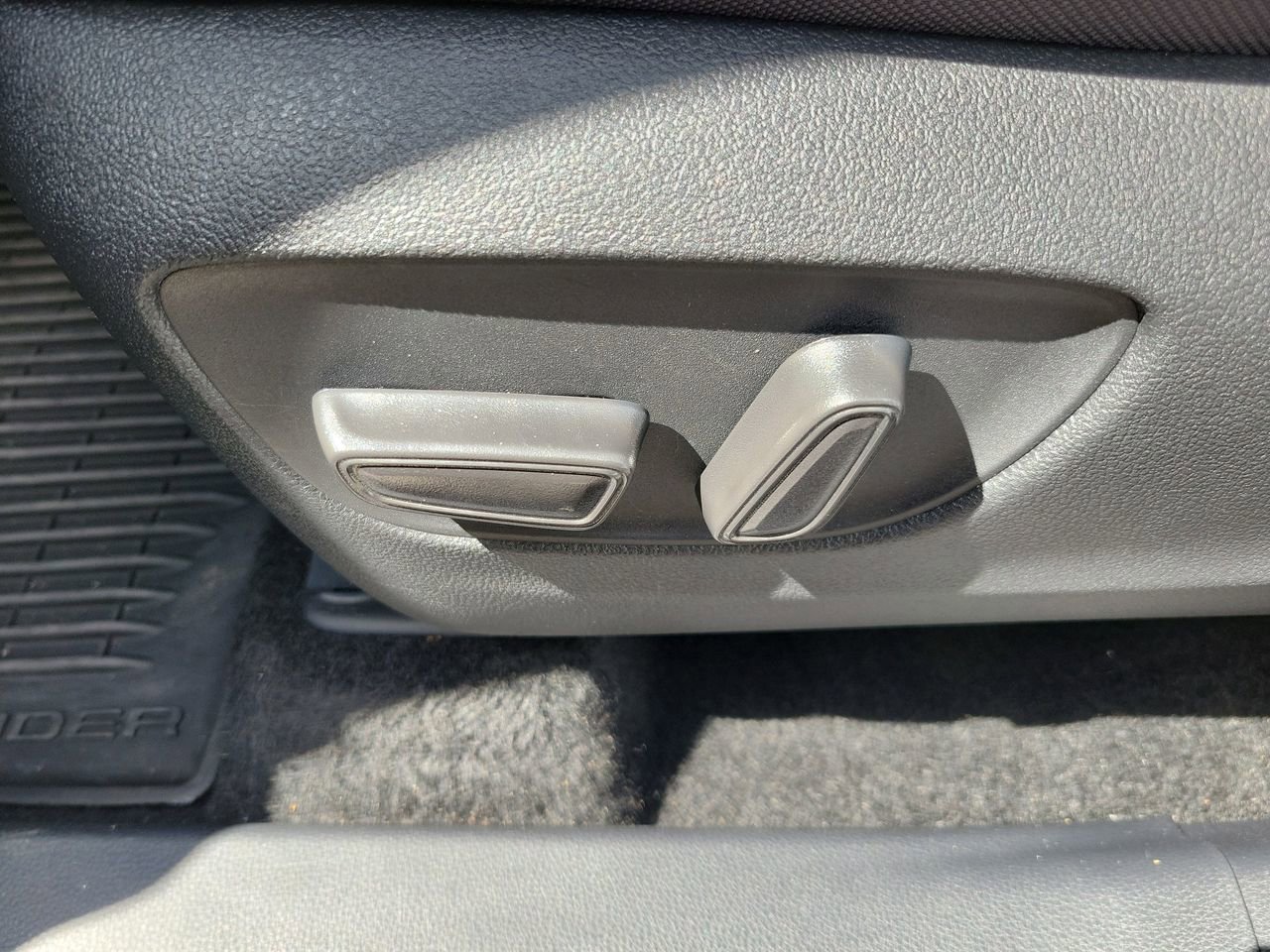 Used 2025 Toyota Highlander LE image 18