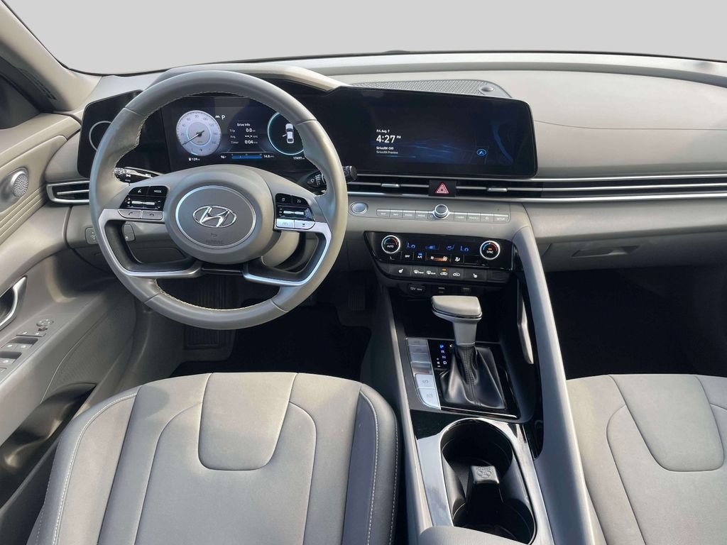 Used 2023 Hyundai Elantra SEL w/ Convenience Package FWD image 13