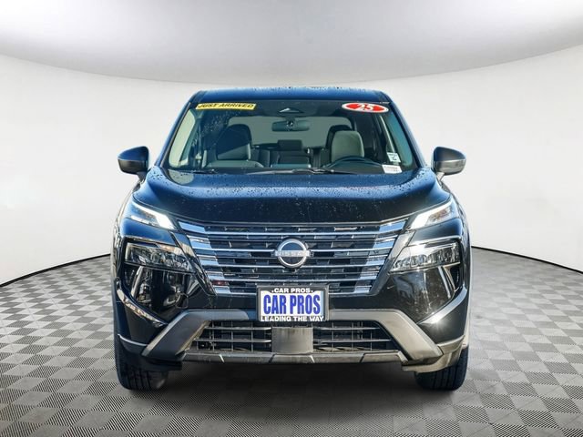 Used 2025 Nissan Rogue S image 3