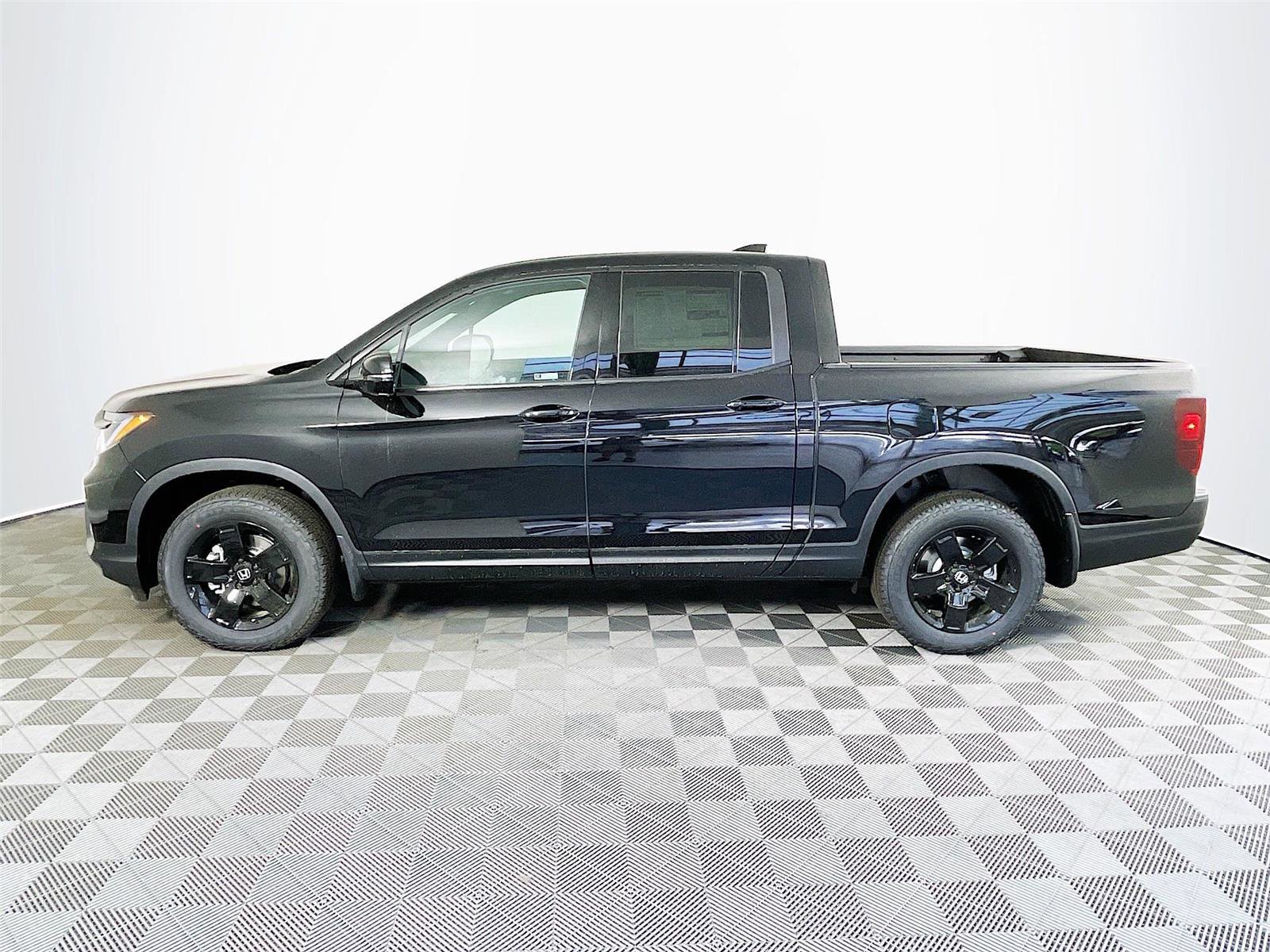 New 2026 Honda Ridgeline Black Edition image 3