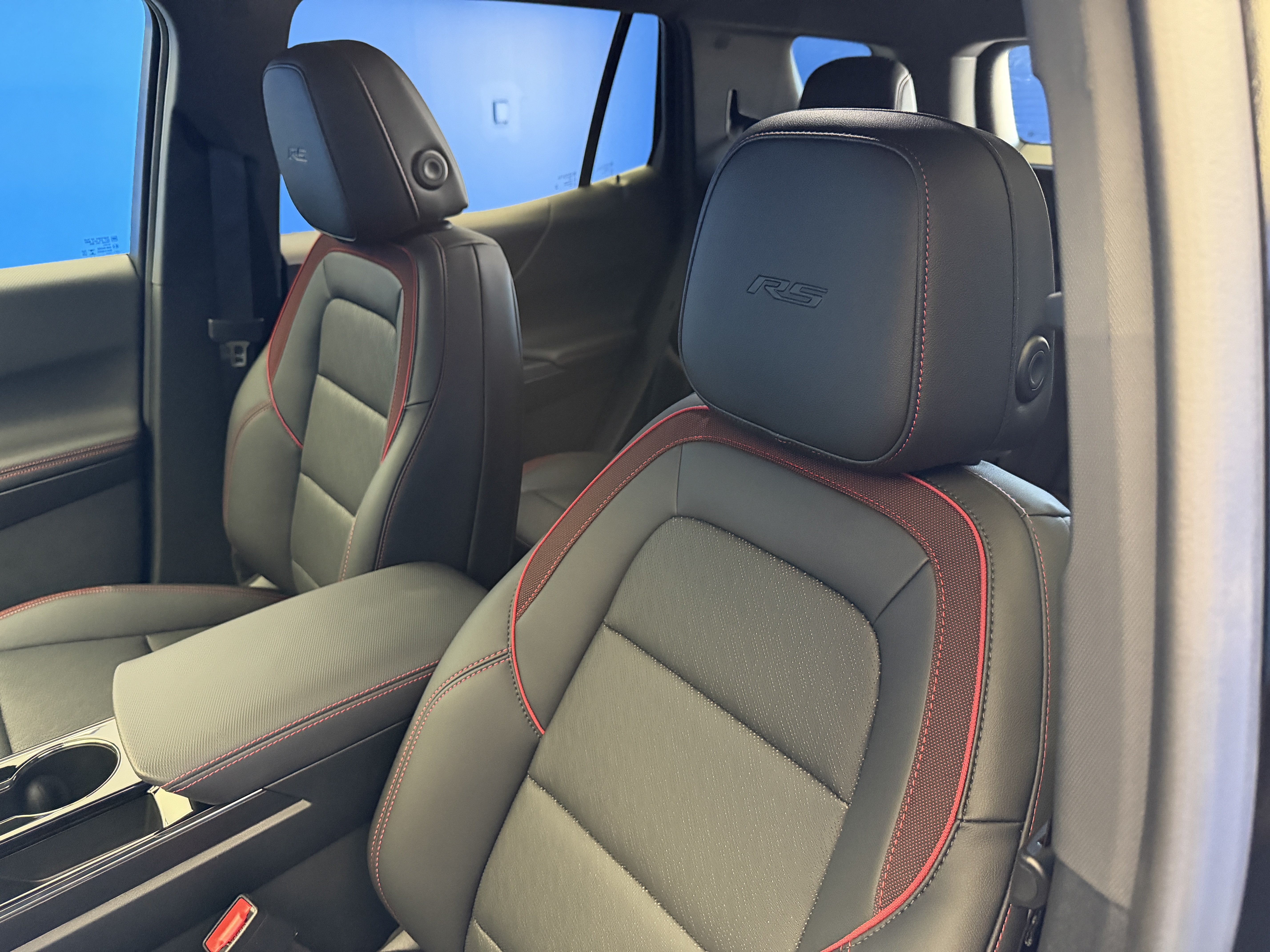 New 2027 Chevrolet Equinox RS w/ Safety and Technology Package FWD image 12