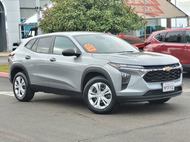 Used 2025 Chevrolet Trax LS w/ Driver Confidence Package image 2