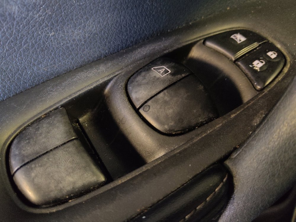 Used 2018 Nissan Rogue S image 27