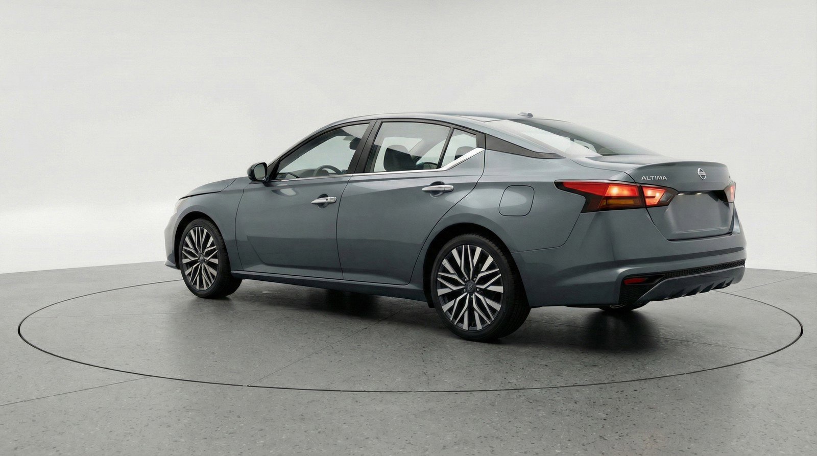 Used 2025 Nissan Altima 2.5 SV image 6