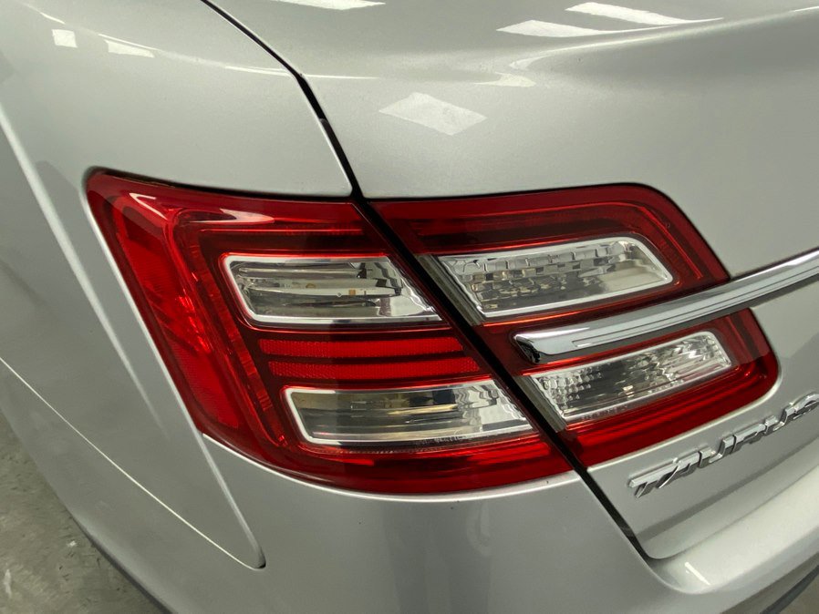 Used 2013 Ford Taurus SE image 11