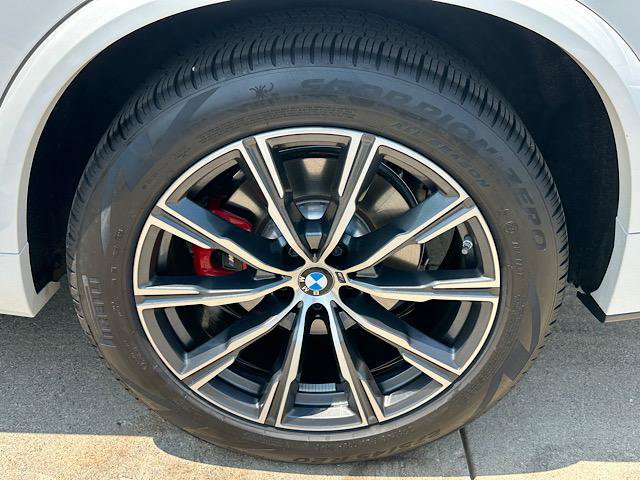 Used 2024 BMW X5 xDrive40i w/ M Sport Package AWD/4WD image 31