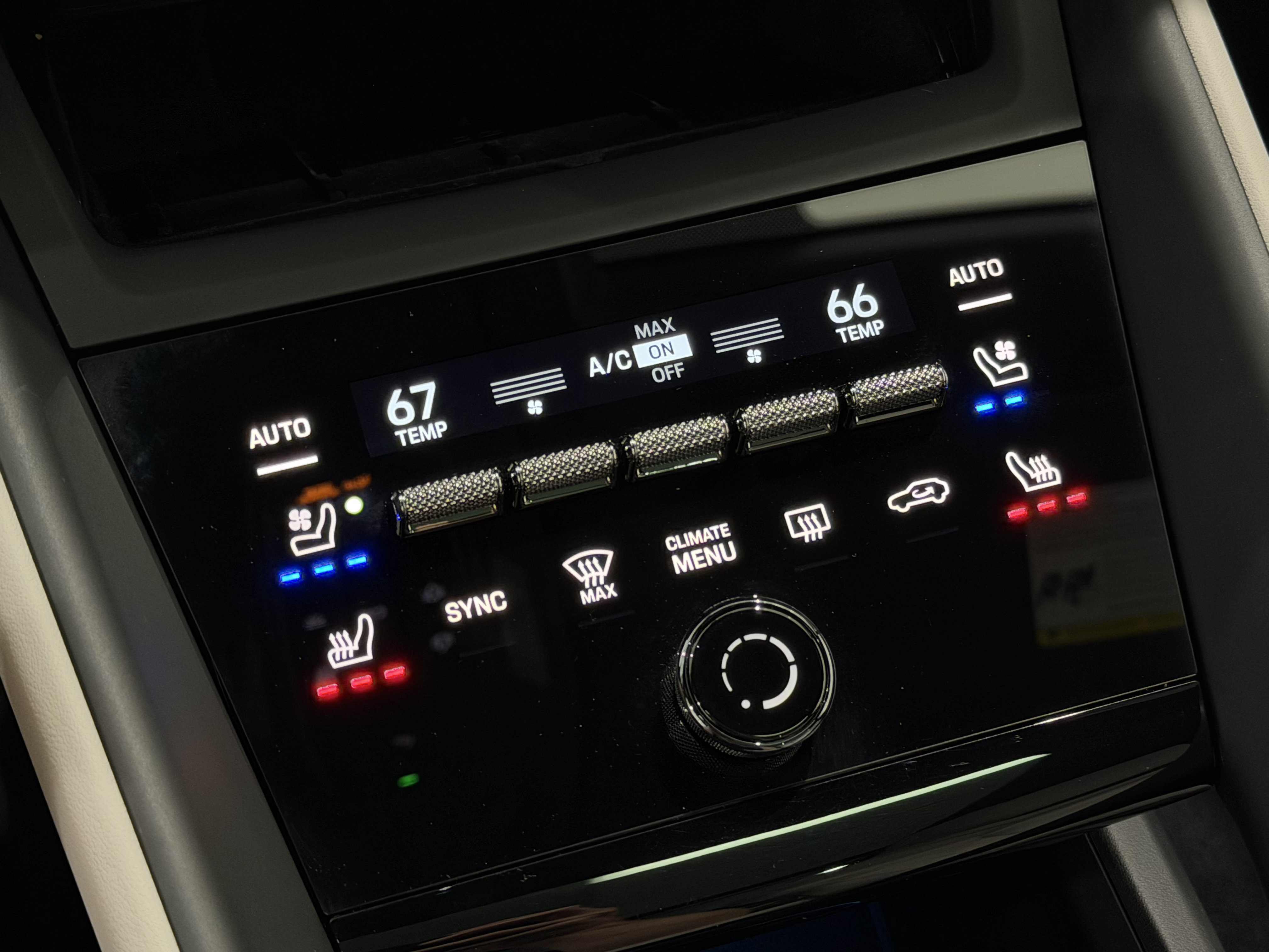 Certified 2025 Porsche Macan 4 Electric AWD/4WD image 40