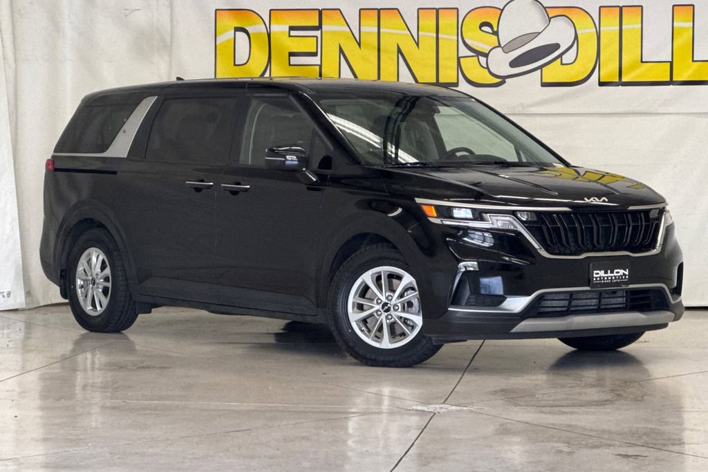 Used 2024 Kia Carnival LX FWD image 1