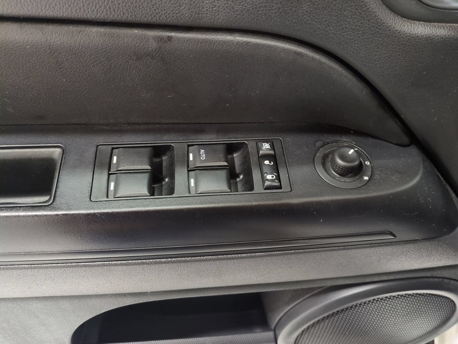 Used 2011 Jeep Compass Latitude AWD/4WD image 16