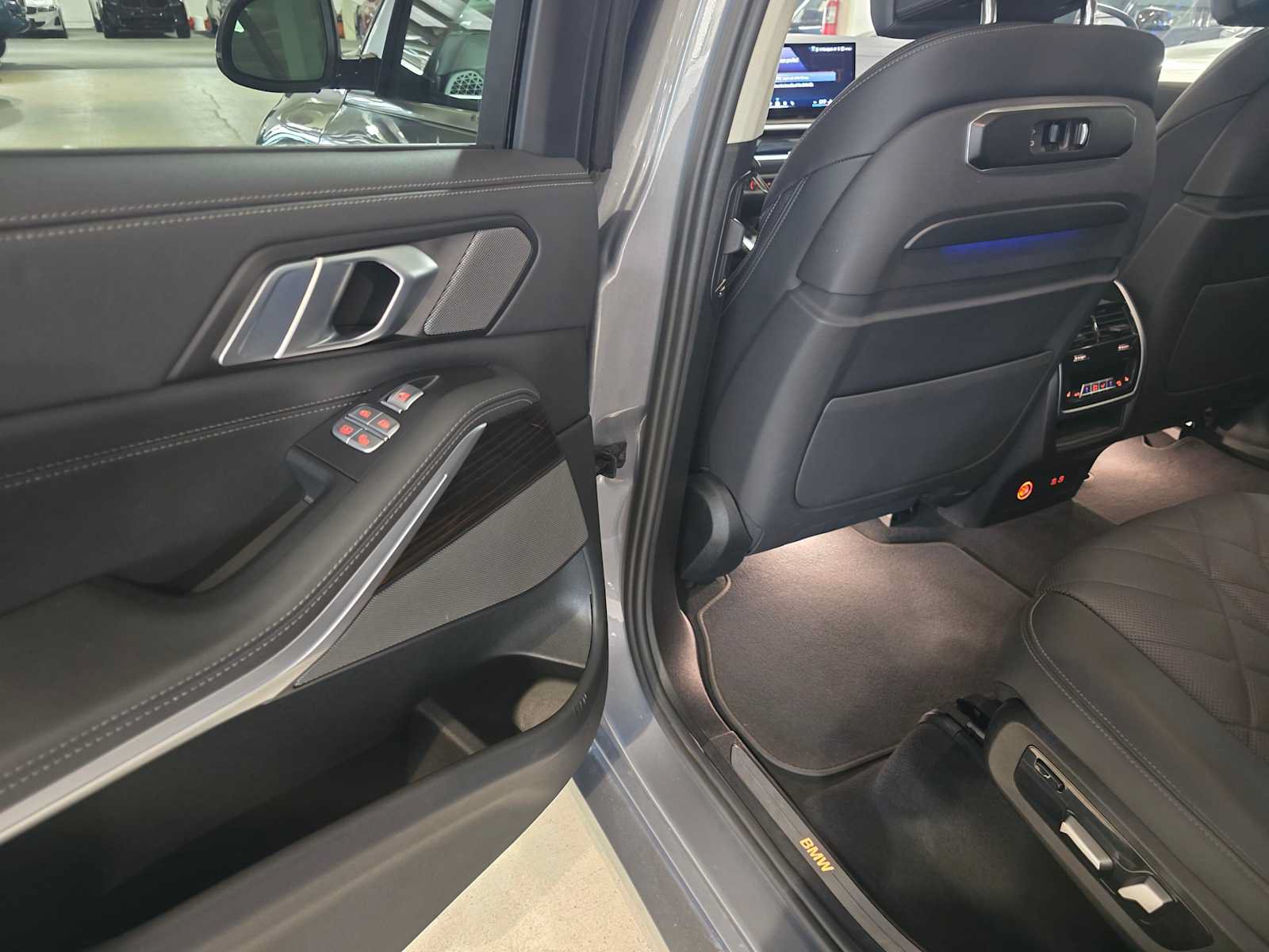 Used 2025 BMW X7 xDrive40i AWD/4WD image 15