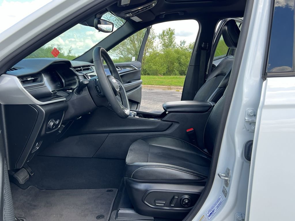 Used 2023 Jeep Grand Cherokee L Laredo image 15