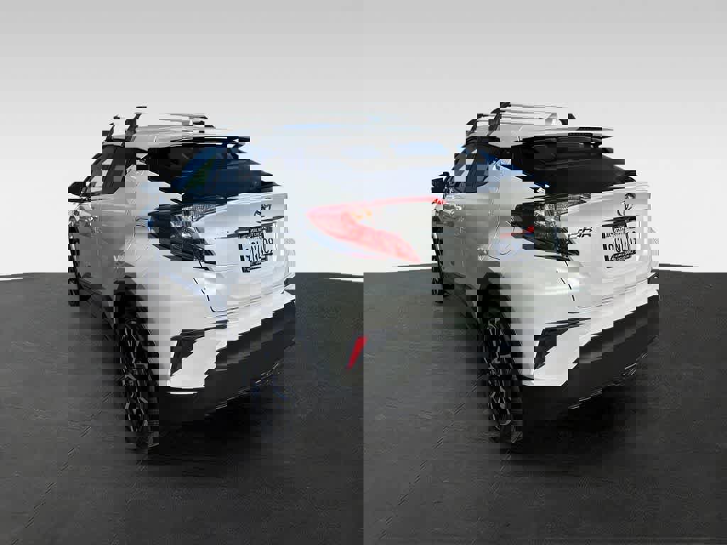Used 2022 Toyota C-HR XLE image 3