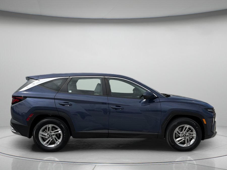Used 2025 Hyundai Tucson SE FWD image 2