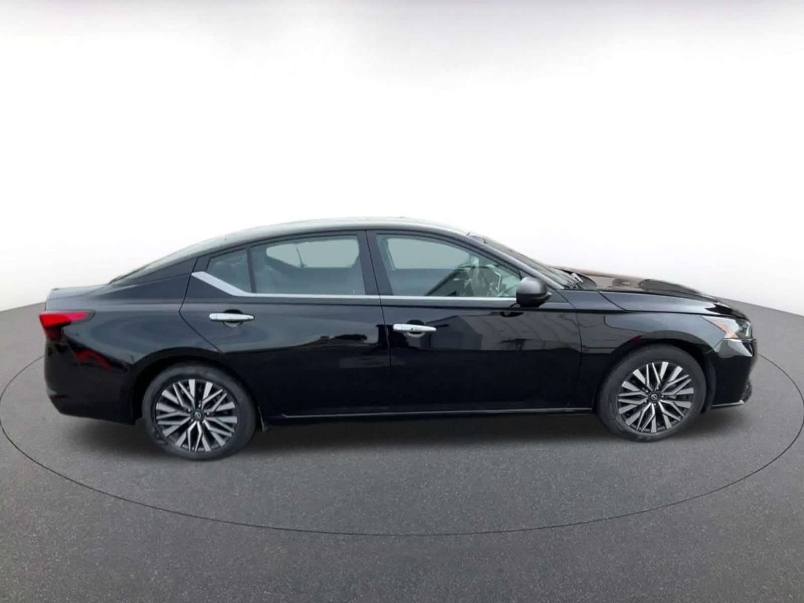 Used 2025 Nissan Altima 2.5 SV image 16