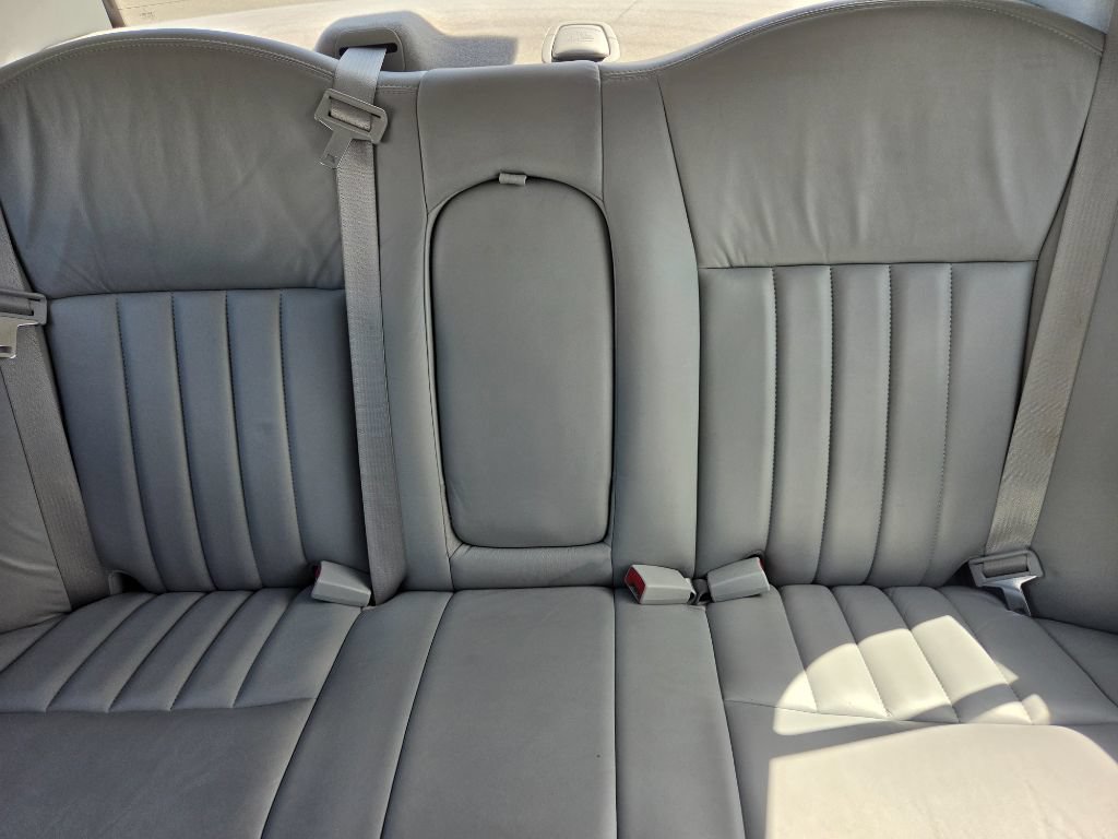 Used 2005 Lincoln Town Car Signature RWD image 23