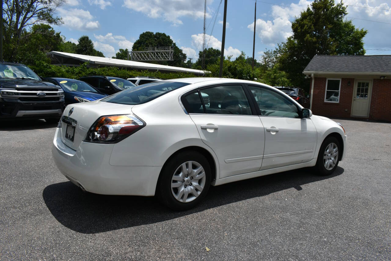 Used 2010 Nissan Altima 2.5 FWD image 2