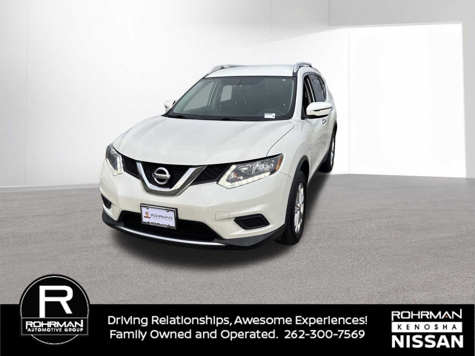 Used 2016 Nissan Rogue SV image 2