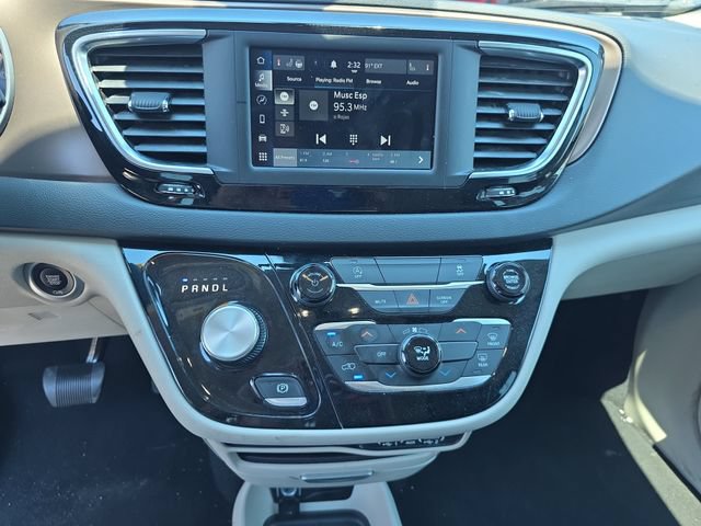 Used 2023 Chrysler Voyager LX FWD image 24