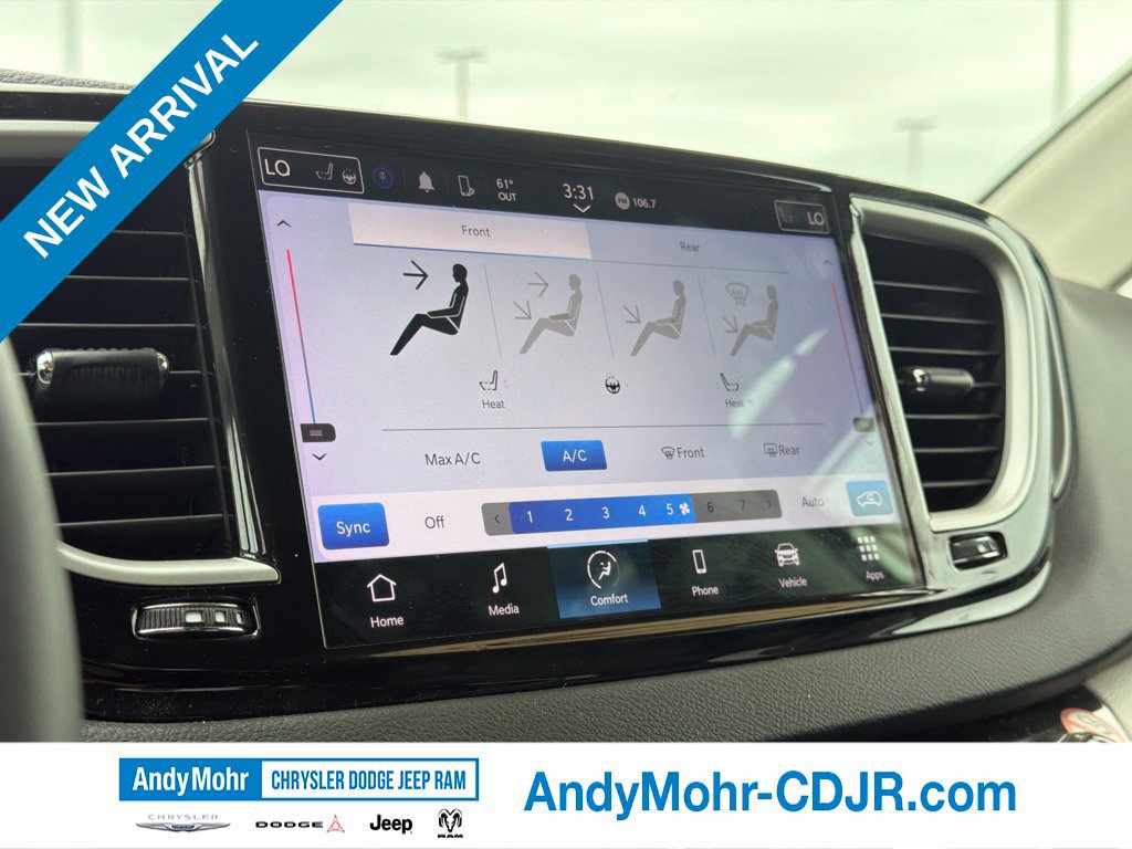 Used 2024 Chrysler Pacifica Touring-L FWD image 35