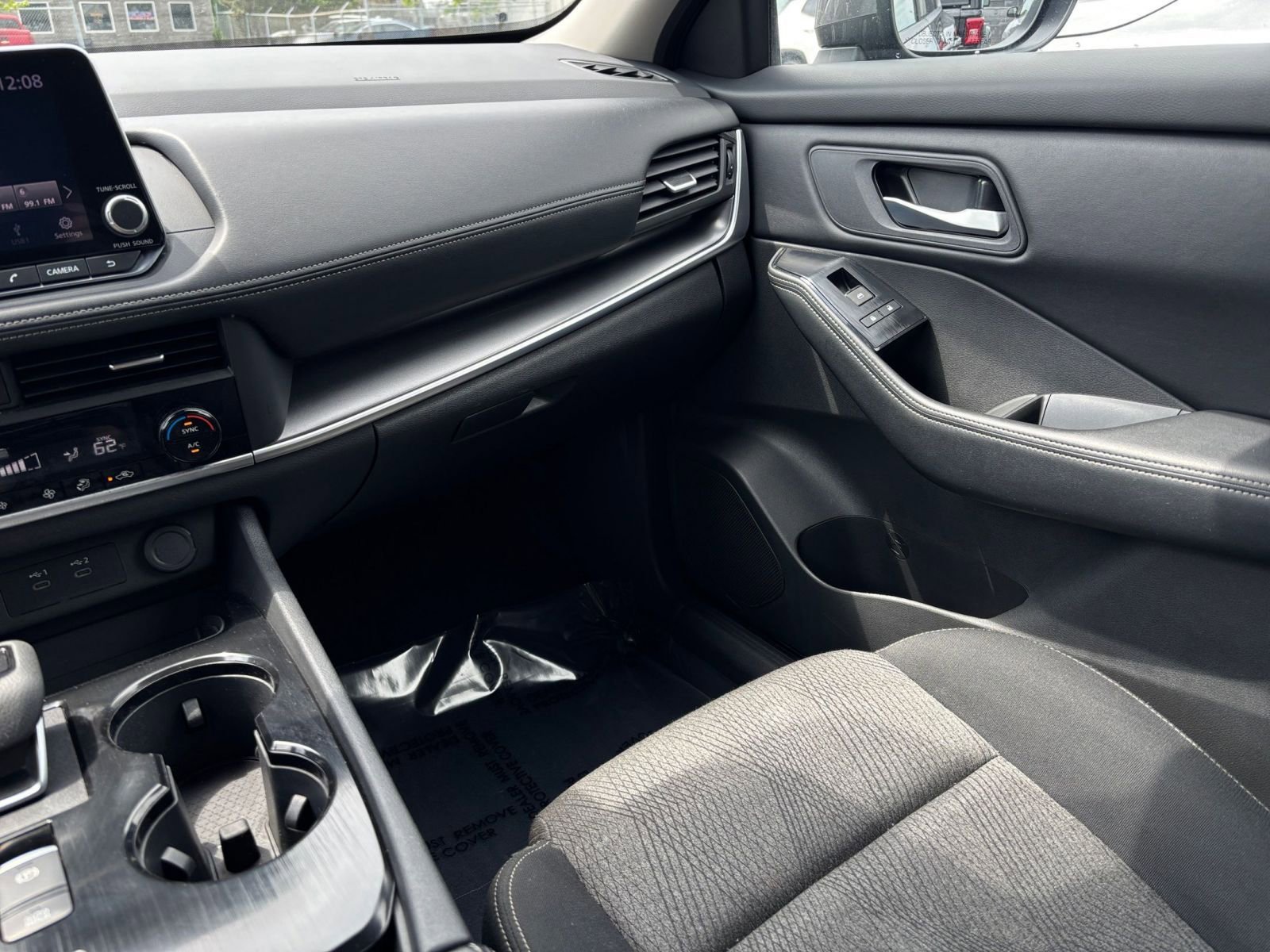 Used 2025 Nissan Rogue SV FWD image 37