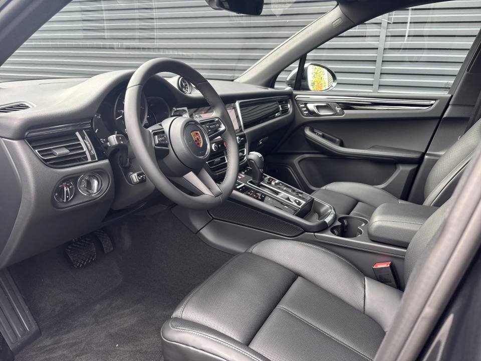 New 2026 Porsche Macan AWD/4WD image 10