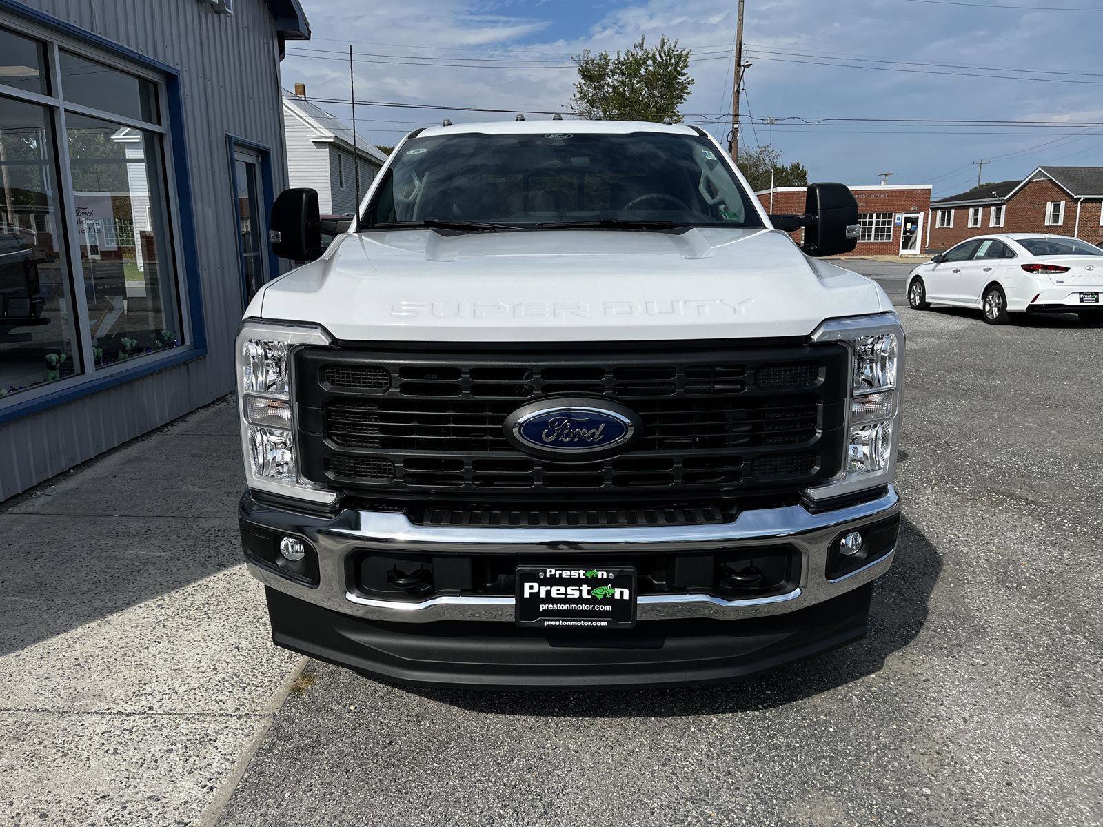 New 2026 Ford F250 XL w/ XL Chrome Package image 3