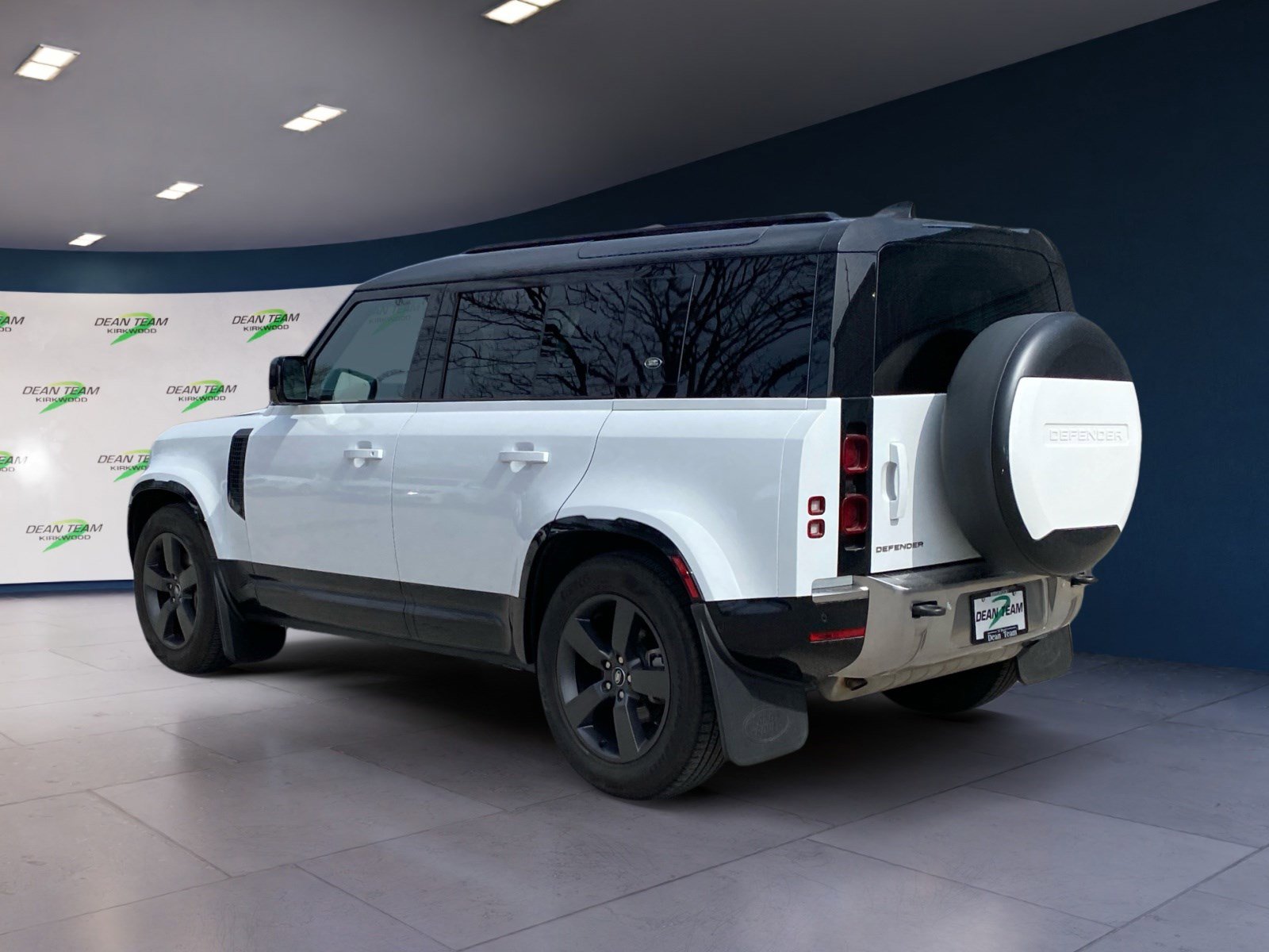 Used 2023 Land Rover Defender 110 S image 5