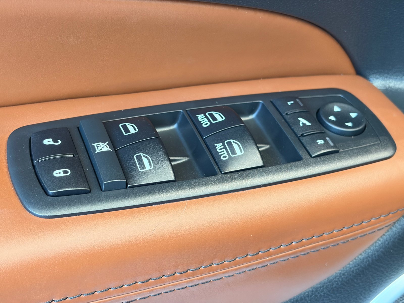 Used 2018 Jeep Grand Cherokee Summit AWD/4WD image 14