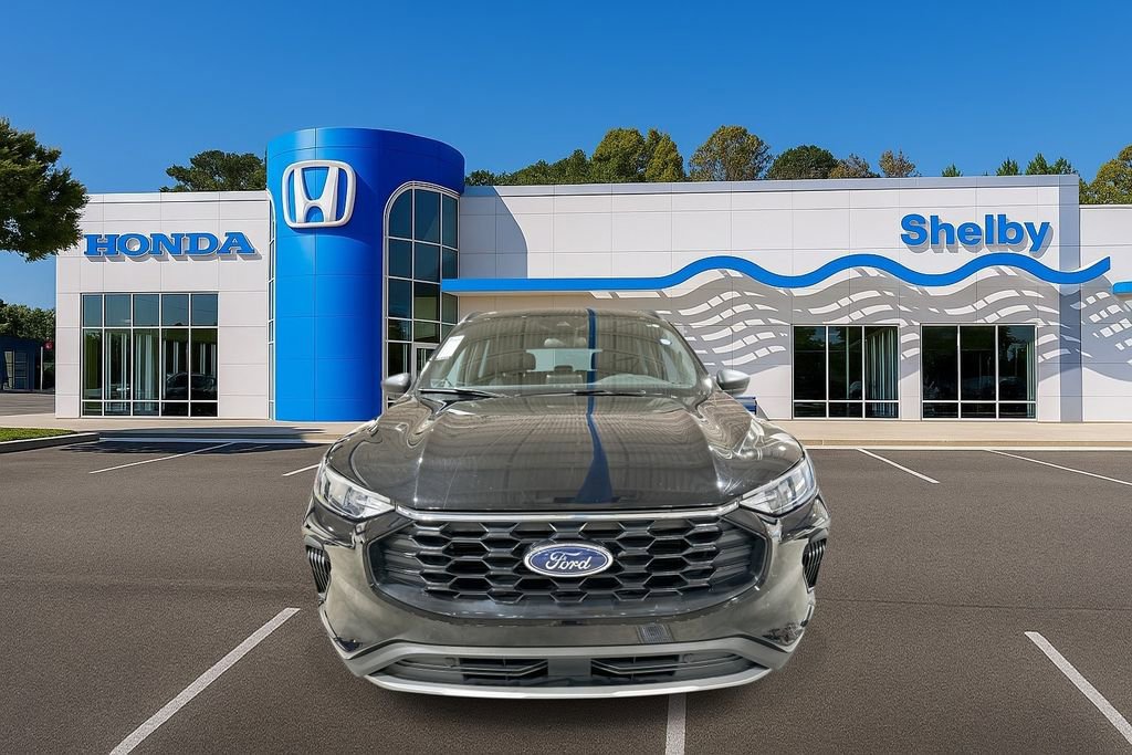 Used 2025 Ford Escape ST-Line image 3