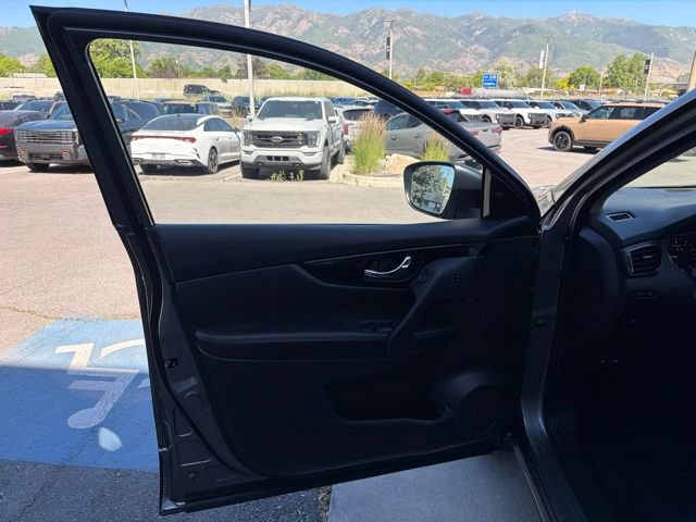 Used 2022 Nissan Rogue Sport SV w/ Technology Package AWD/4WD image 10