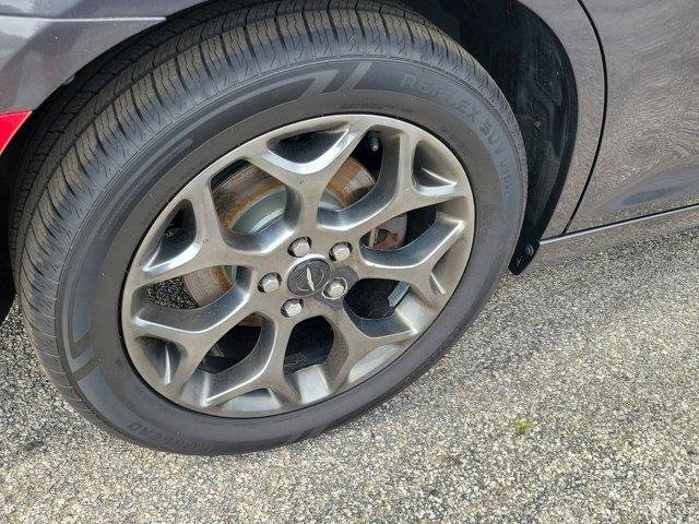 Used 2015 Chrysler 300 S image 5