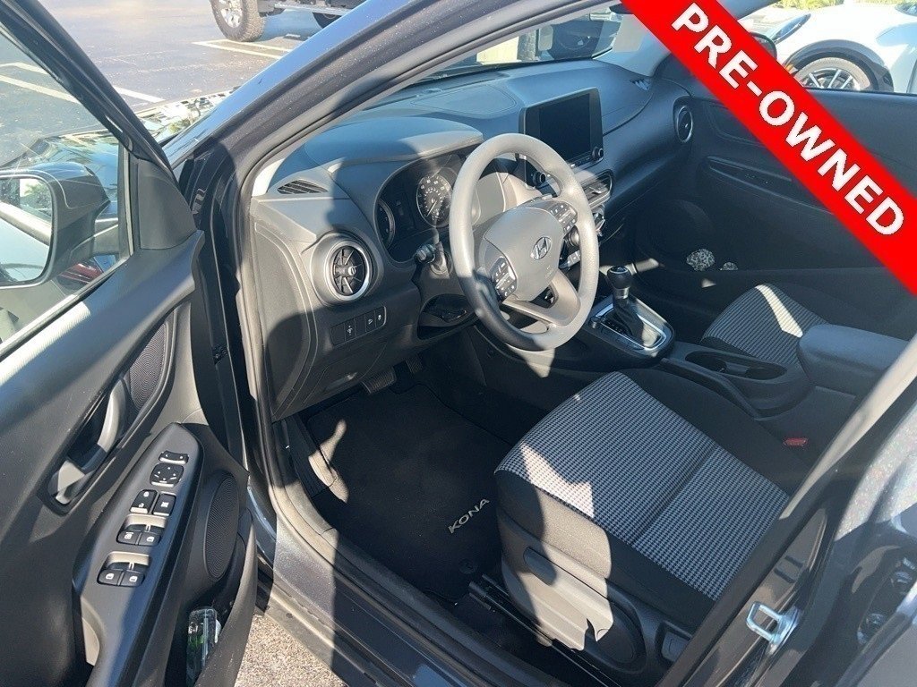 Used 2022 Hyundai Kona SE image 2