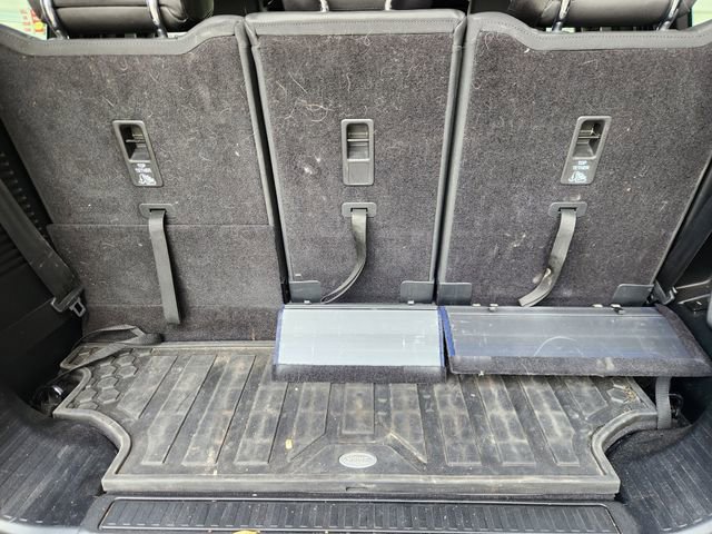 Used 2024 Land Rover Defender 130 X-Dynamic SE AWD/4WD image 33