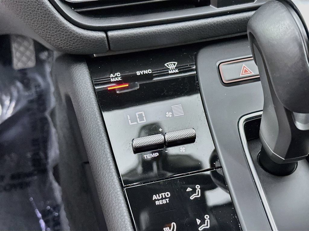 Certified 2026 Porsche Macan AWD/4WD image 18