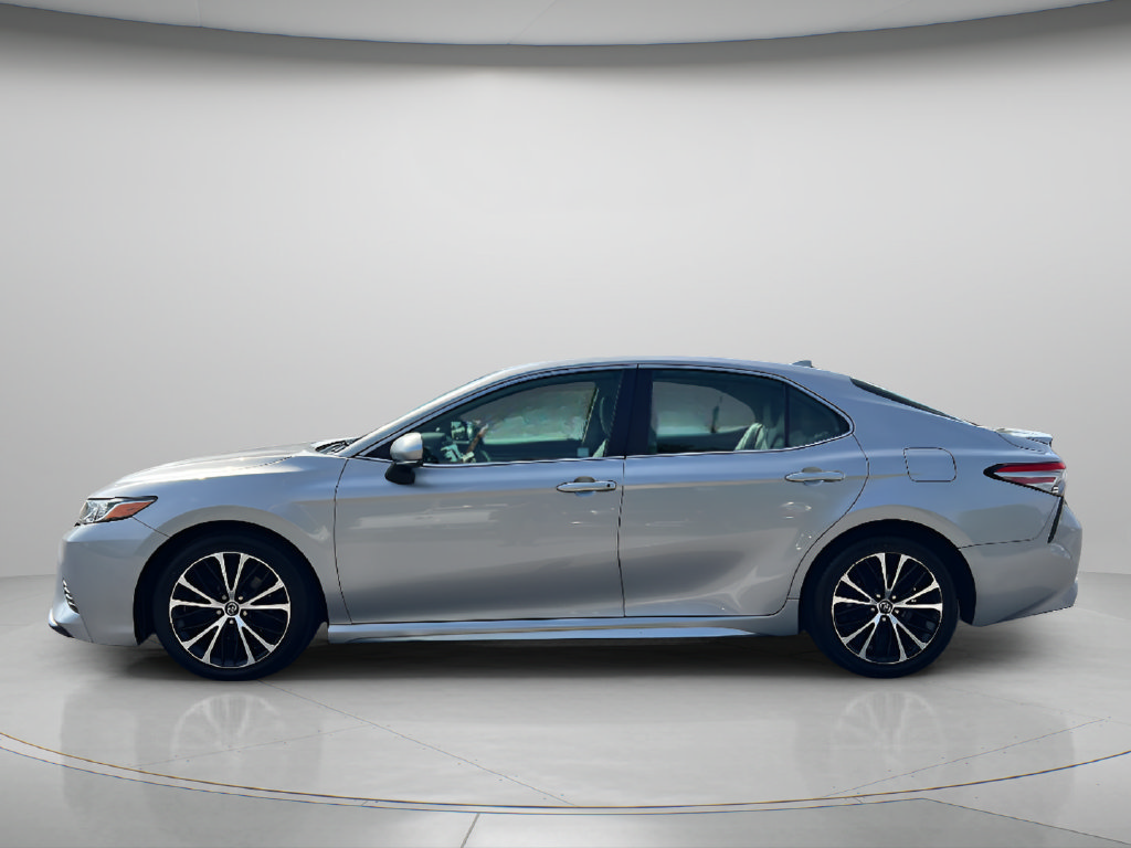 Used 2019 Toyota Camry SE w/ Convenience Package FWD image 4