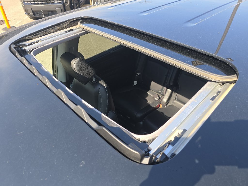 Used 2024 Honda Odyssey Touring image 3