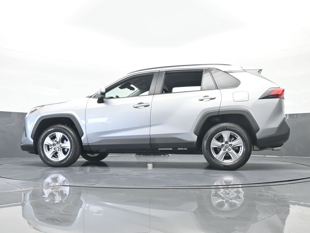 Used 2025 Toyota RAV4 XLE image 57
