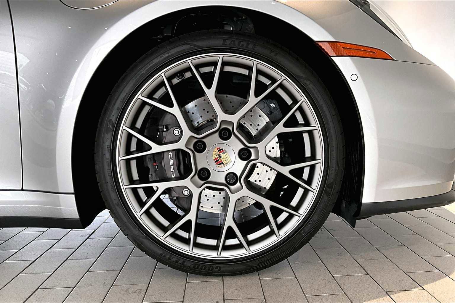 Used 2025 Porsche 911 Carrera image 14