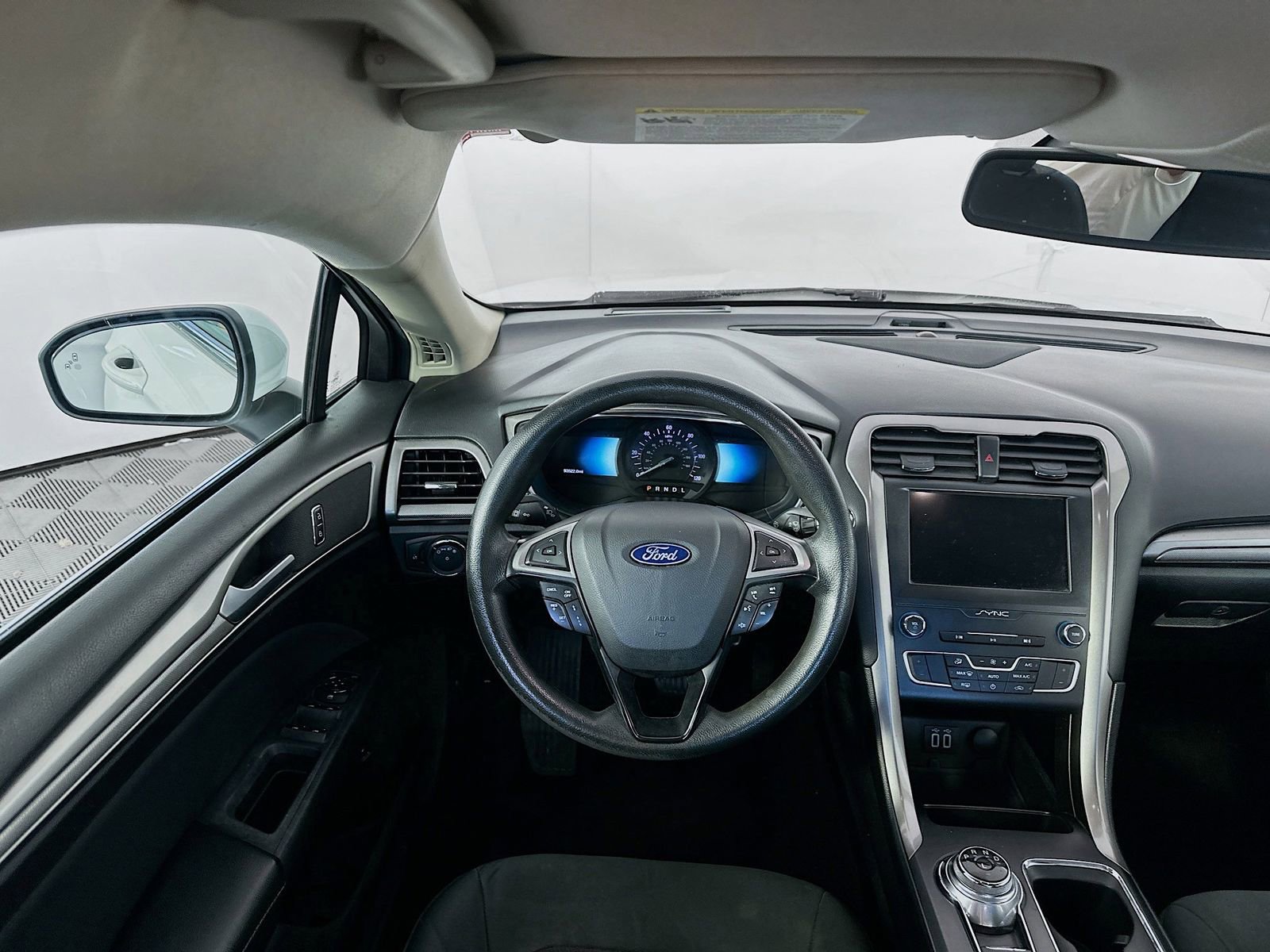 Used 2019 Ford Fusion SE FWD image 21