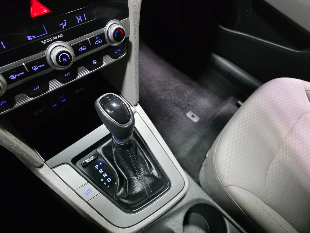 Used 2020 Hyundai Elantra SEL image 31