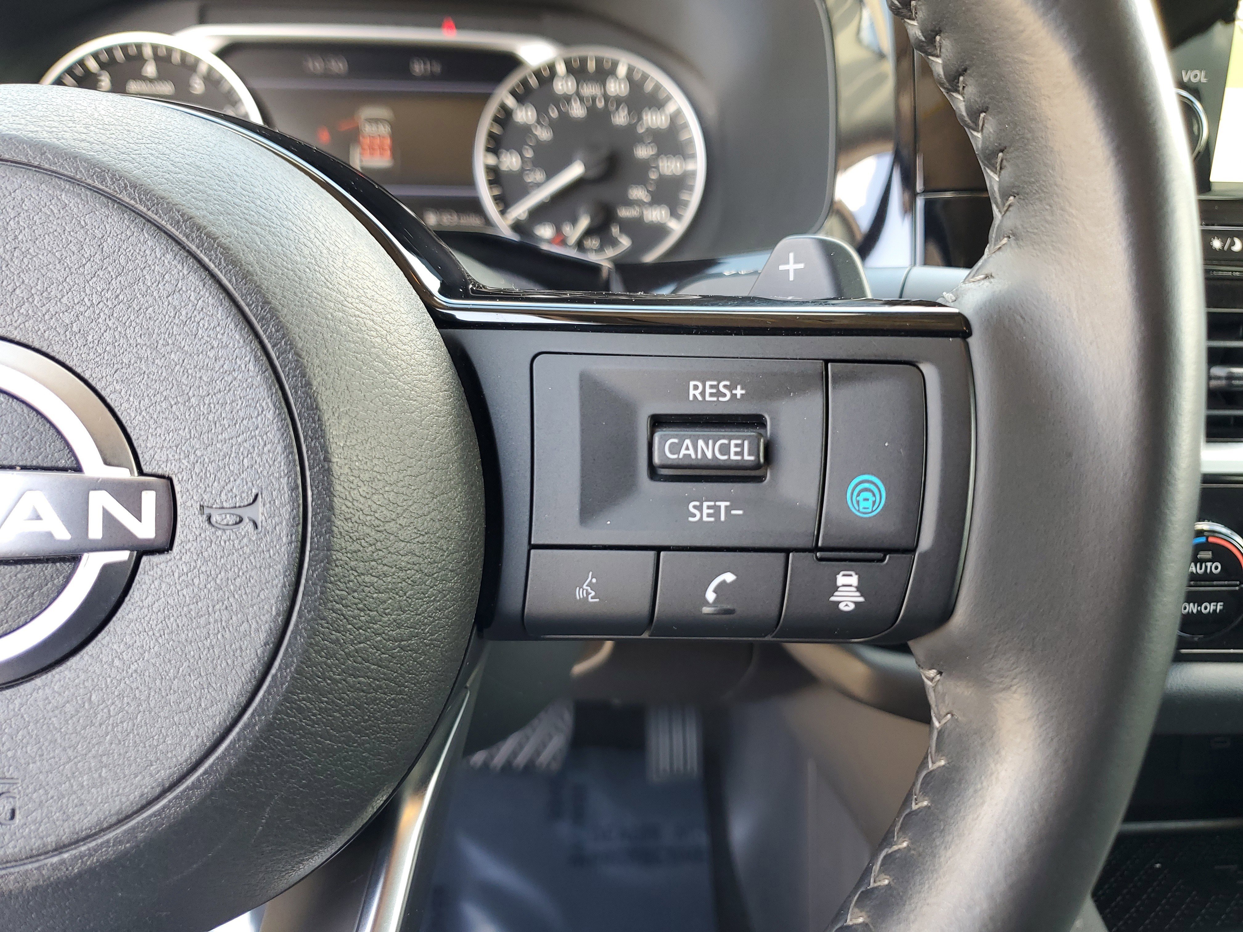 Used 2024 Nissan Pathfinder SL FWD image 24
