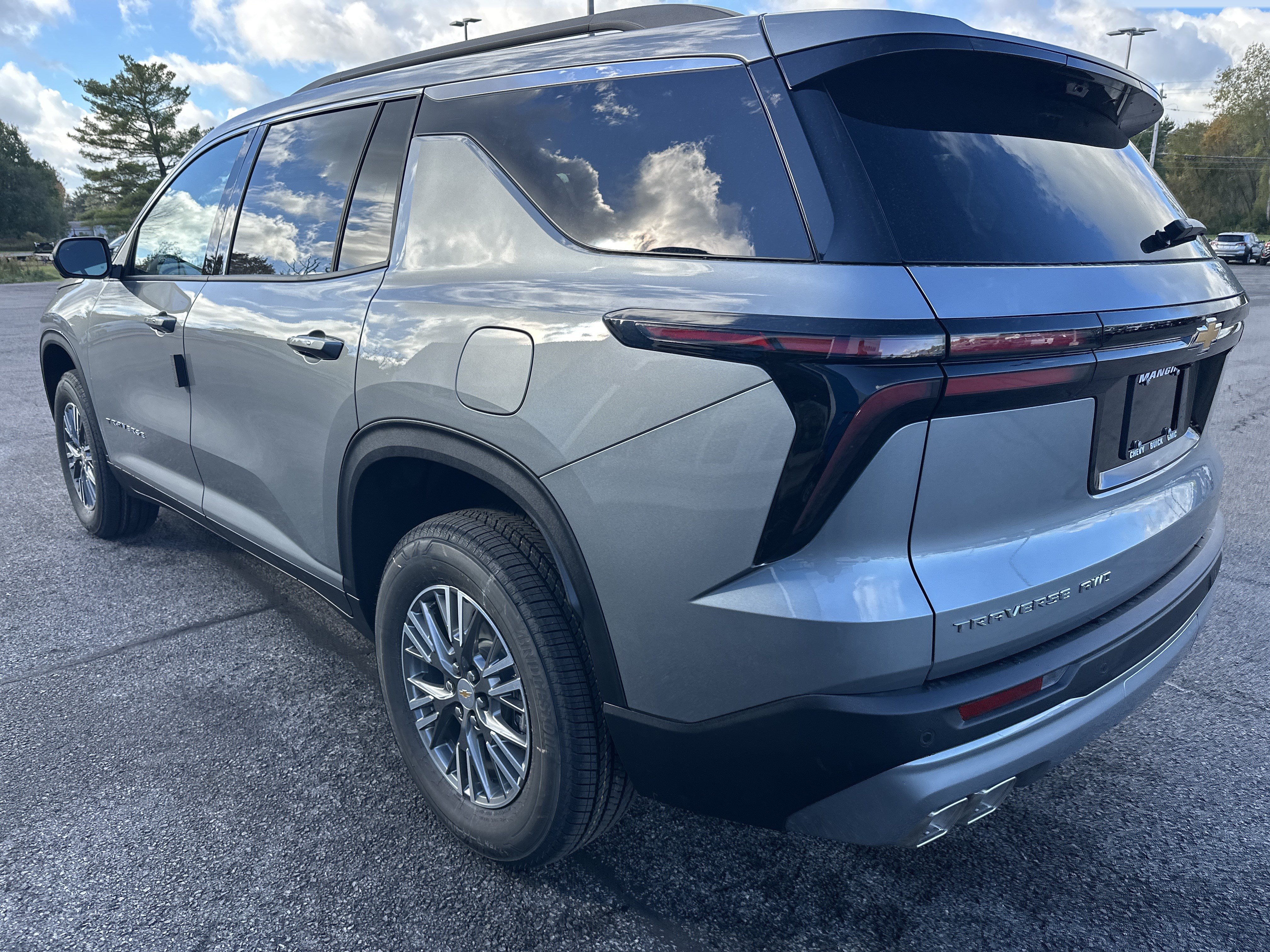 New 2027 Chevrolet Traverse LT w/ Driver Confidence Package AWD/4WD image 5